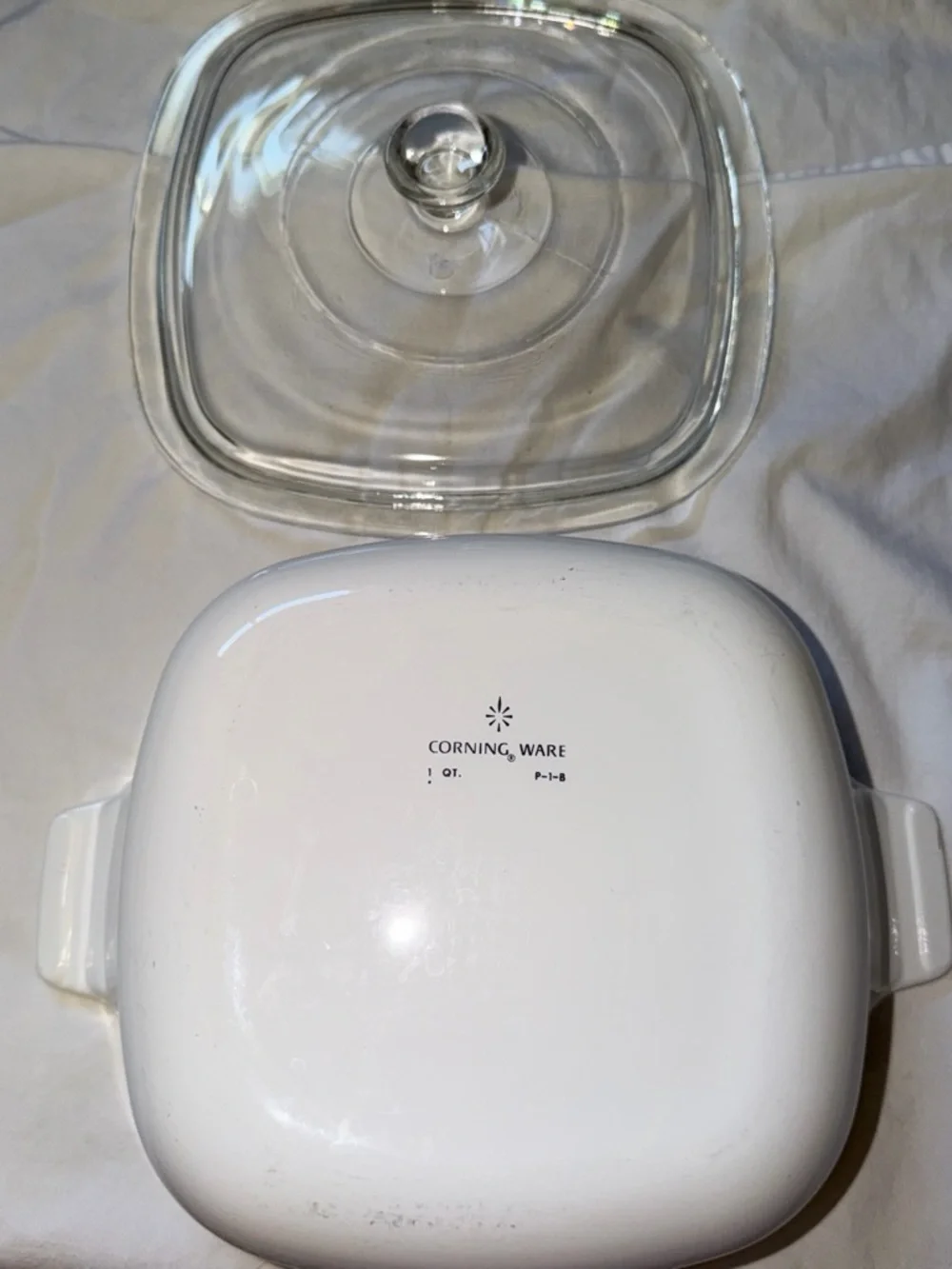 Corning ware 1 quart casserole dish with lid P-1-B